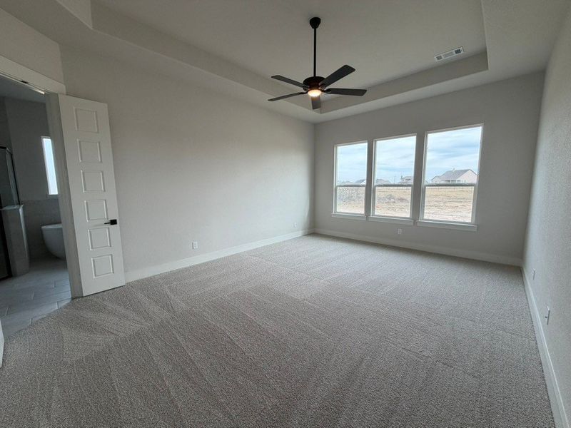 Spacious, unfurnished interior of a new home in Eagle Ridge Estates, Weatherford (Image 15).