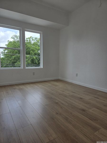 Spacious, unfurnished interior of a new home in , San Antonio (Image 23).