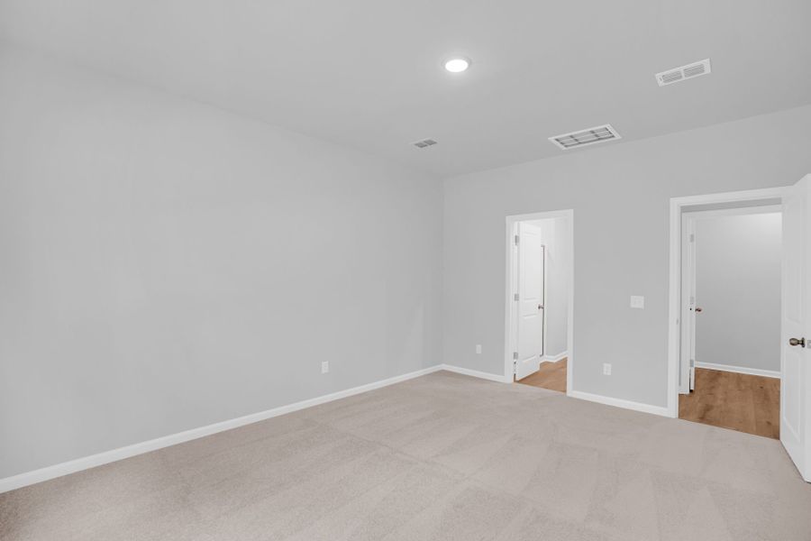 Spacious, unfurnished interior of a new home in Bradford Pointe, Summerville (Image 44).