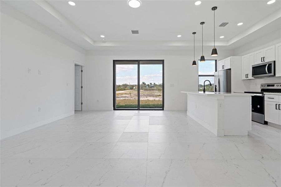 Spacious, unfurnished interior of a new home in , Lehigh Acres (Image 14).