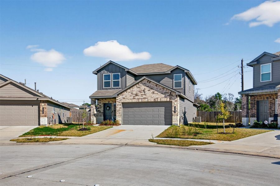 Front exterior of a new home in , Houston, TX, highlighting curb appeal (Image 25).