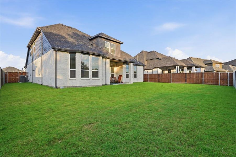 Exterior details and patio area of a home in Sonoma Verde, McLendon-Chisholm (Image 27).