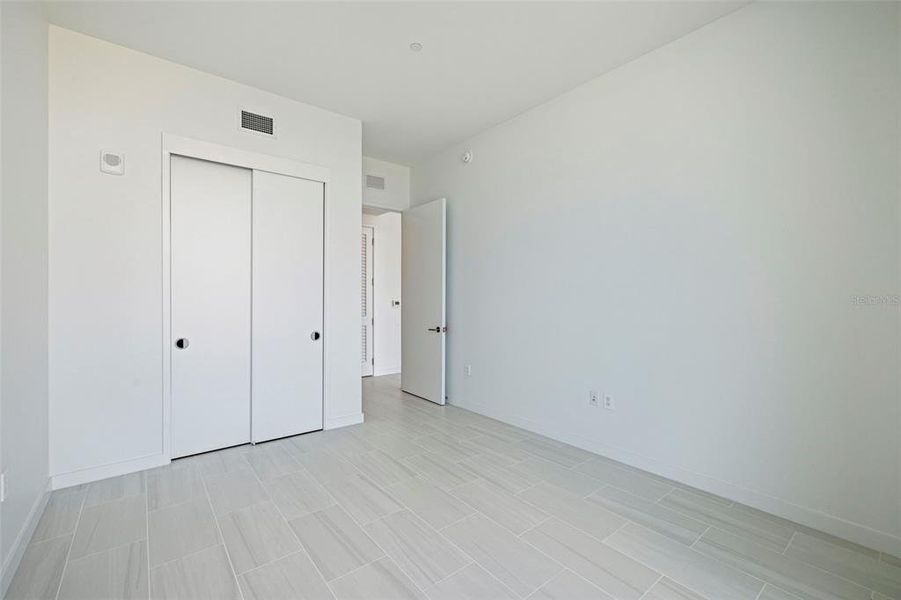 Spacious, unfurnished interior of a new home in , St. Petersburg (Image 75).