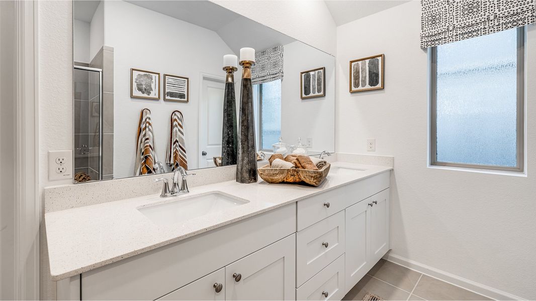 3534 Dashwood Owners Bath 2of3 F1