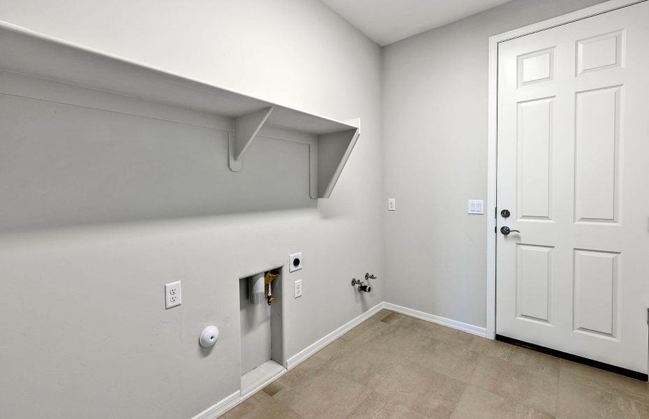 Spacious, unfurnished interior of a new home in Del Webb at Rocking K, Tucson (Image 21).