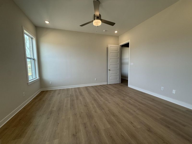Unfurnished bedroom featuring a ceiling fan, dark wood-style flooring, and recessed lighting