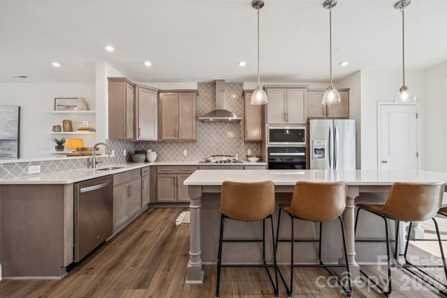 Beautiful flow to entertaining in kitchen