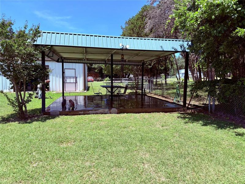 Community amenities in , Whitney (Image 33).