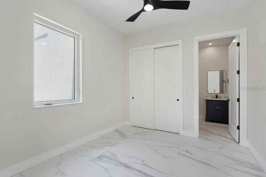Spacious, unfurnished interior of a new home in , Sarasota (Image 72).