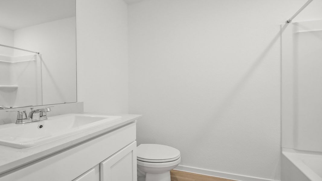 Representative interior finishes for a home built from the Huntsville by D.R. Horton in Mill Creek, Magnolia (Image 10).