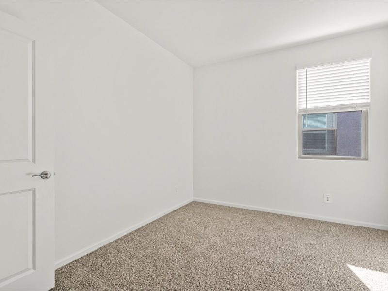 Spacious, unfurnished interior of a new home in Valencia Crossing, Tucson (Image 12).