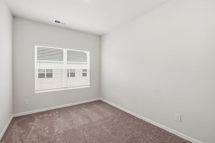 Spacious, unfurnished interior of a new home in Sloan Station, Charlotte (Image 20).