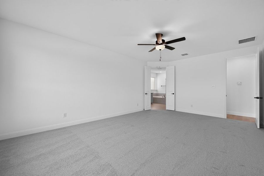 Spacious, unfurnished interior of a new home in The Ridge at Northlake, Northlake (Image 11).