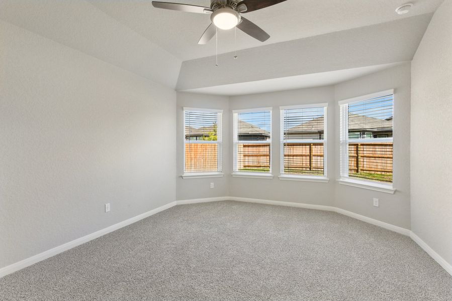 Spacious, unfurnished interior of a new home in Lexington Parke, Del Valle (Image 23).