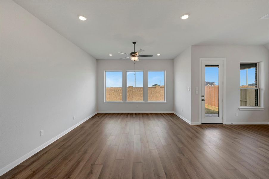 Spacious, unfurnished interior of a new home in Beacon Point at Lago Mar 50’ Homesites, Texas City (Image 18).