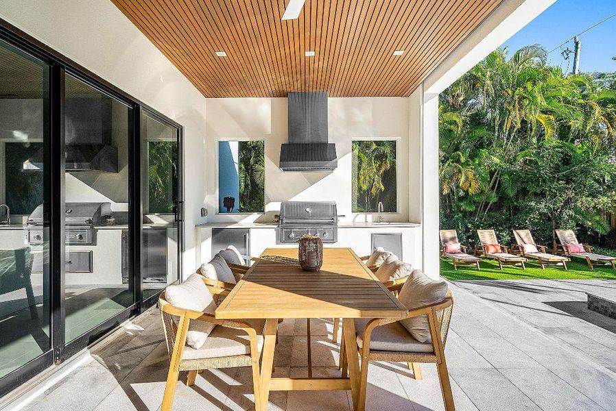 076-25833rdCourt-WestPalmBeach-FL-33407-