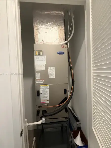 Carrier heating and cooling unit housed in a dedicated closet