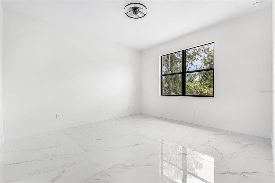 Spacious, unfurnished interior of a new home in , Lehigh Acres (Image 12).