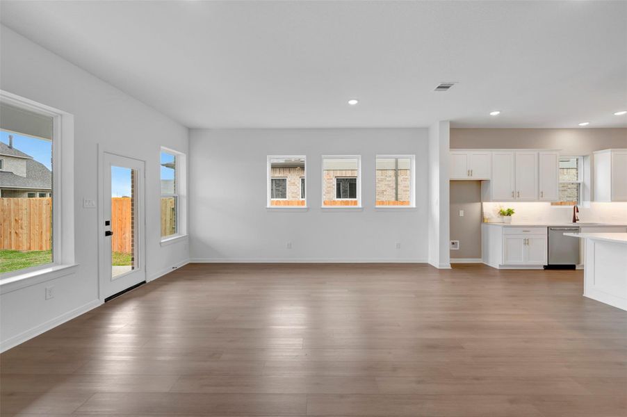 Spacious, unfurnished interior of a new home in The Grand Prairie - Retreat Collection, Hockley (Image 34).