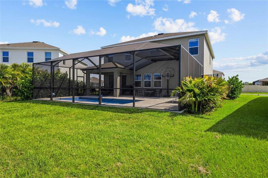 Exterior details and patio area of a home in Evergreen, Bradenton (Image 26).
