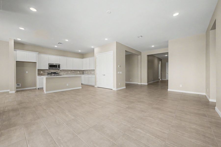 Spacious, unfurnished interior of a new home in Wildera, San Tan Valley (Image 8). Spacious, unfurnished interior of a new home in Wildera, San Tan Valley (Image 8).