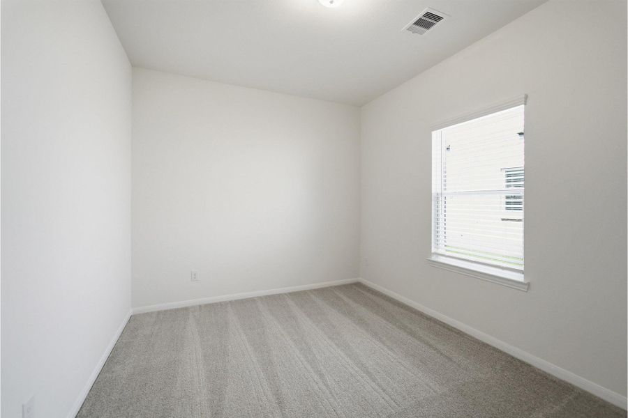 Spacious, unfurnished interior of a new home in Steed Landing, Texas City (Image 19).