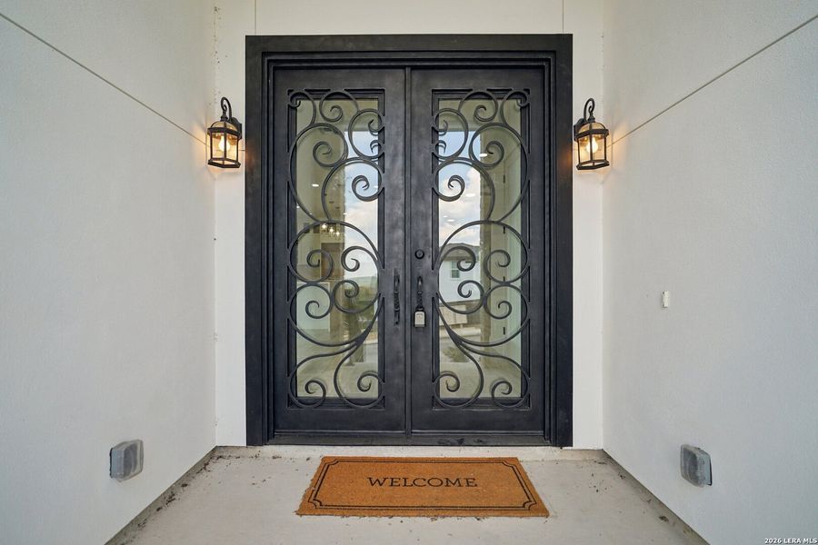 Exterior details and patio area of a home in , San Antonio (Image 32).