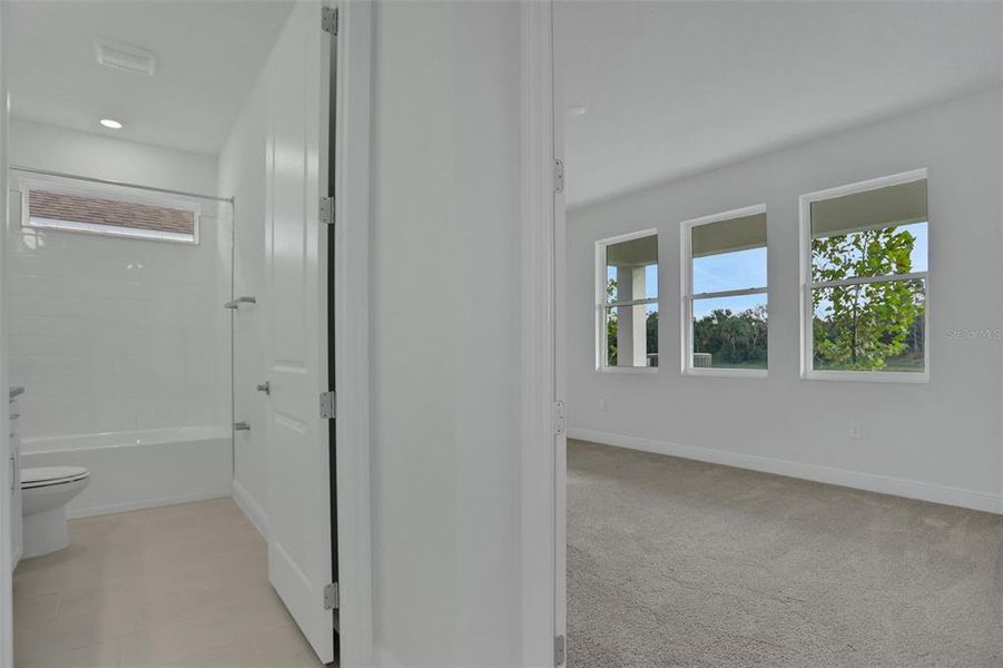 Spacious, unfurnished interior of a new home in Angeline, Land O' Lakes (Image 35).