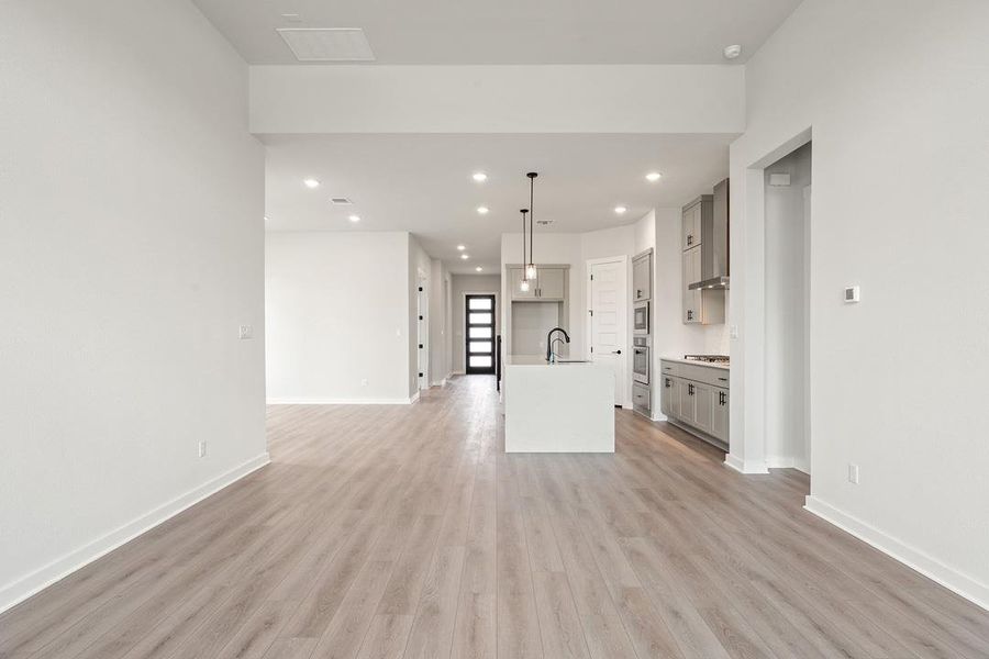 Spacious, unfurnished interior of a new home in Lagos Reserve, Manor (Image 24).