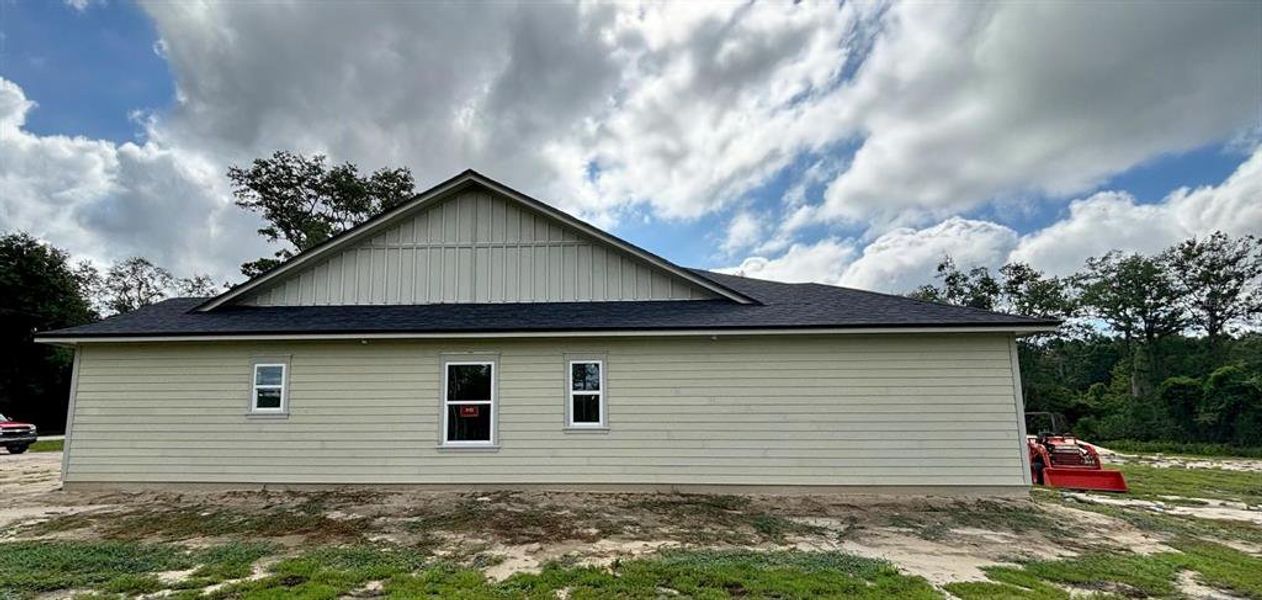 Front exterior of a new home in , Keystone Heights, FL, highlighting curb appeal (Image 12).