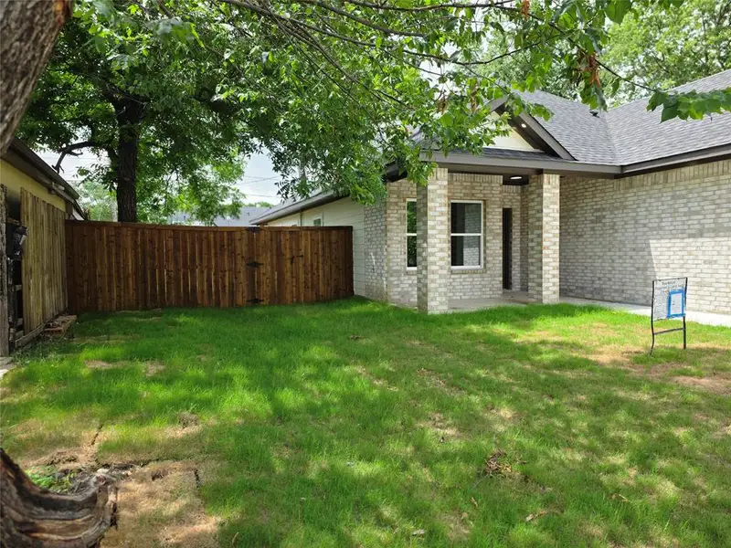 Exterior details and patio area of a home in , Dallas (Image 3).