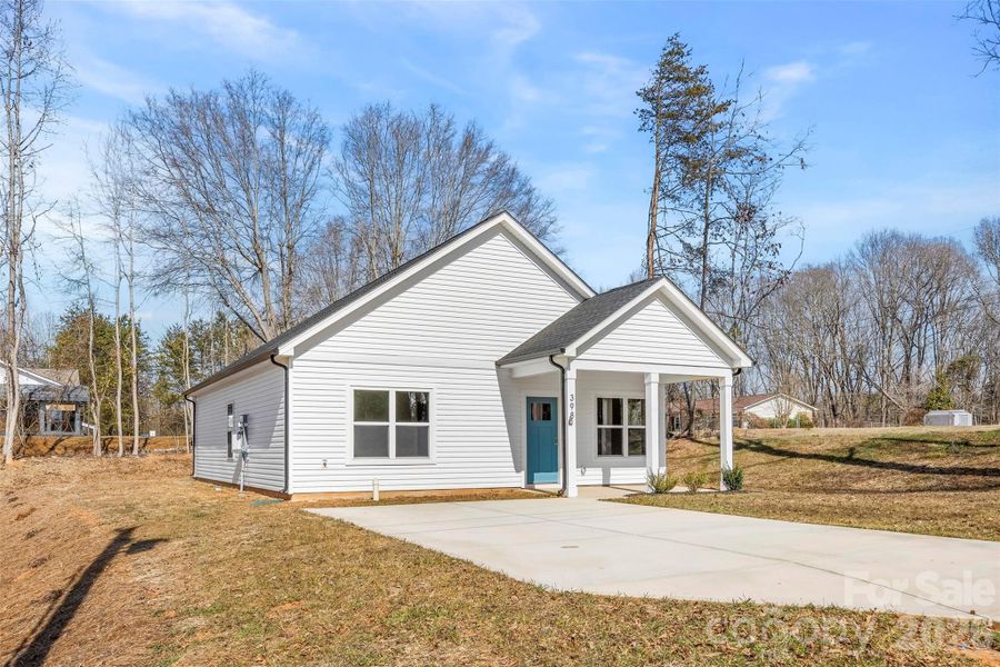 Front exterior of a new home in , Kings Mountain, NC, highlighting curb appeal (Image 20).