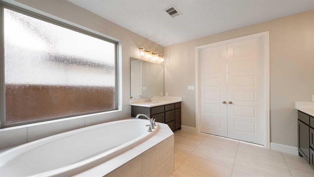 Furnished interior view inside a new home in North Sky, Celina (Image 12).