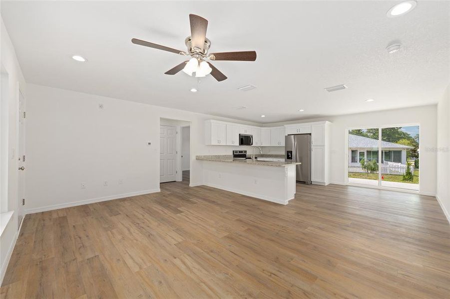 Spacious, unfurnished interior of a new home in , Dunnellon (Image 21).