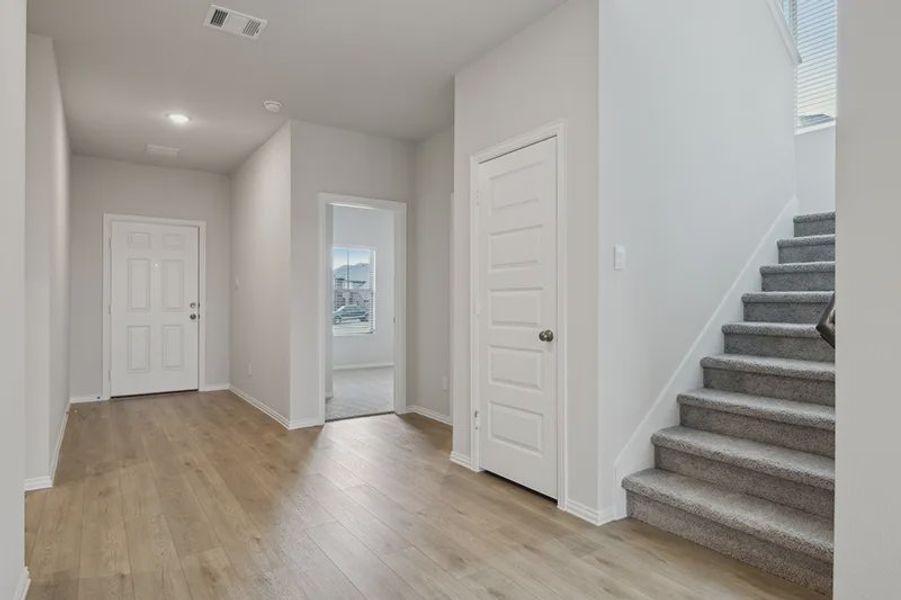 Spacious, unfurnished interior of a new home in Rolling Ridge, Van Alstyne (Image 10).