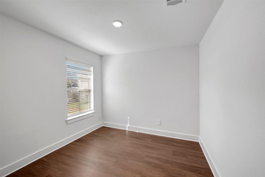 Spacious, unfurnished interior of a new home in Sorella, Tomball (Image 27).