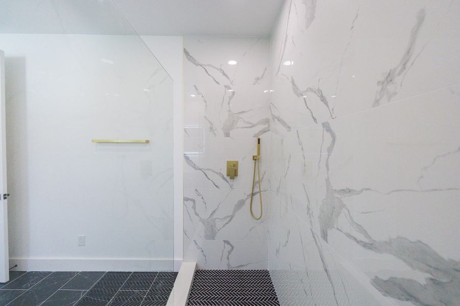 Image 81 of a home in .