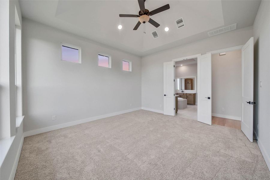 Spacious, unfurnished interior of a new home in Magnolia Bend, Rosharon (Image 22).