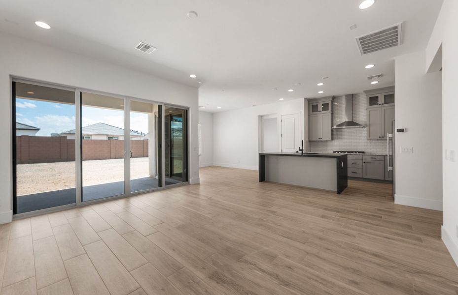 Spacious, unfurnished interior of a new home in Upper Canyon, Phoenix (Image 24).
