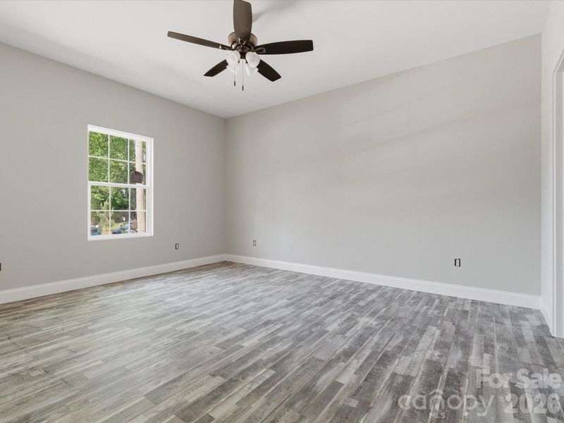 Spacious, unfurnished interior of a new home in , Clover (Image 11).