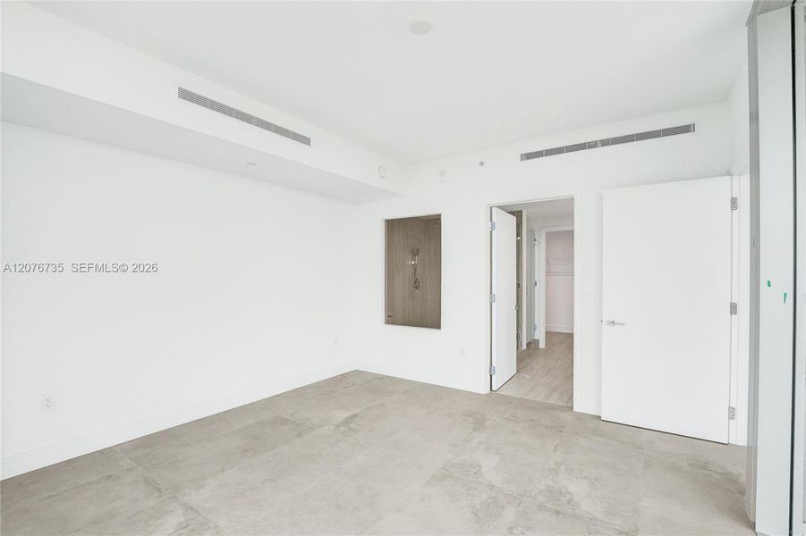 Spacious, unfurnished interior of a new home in , North Miami (Image 75).
