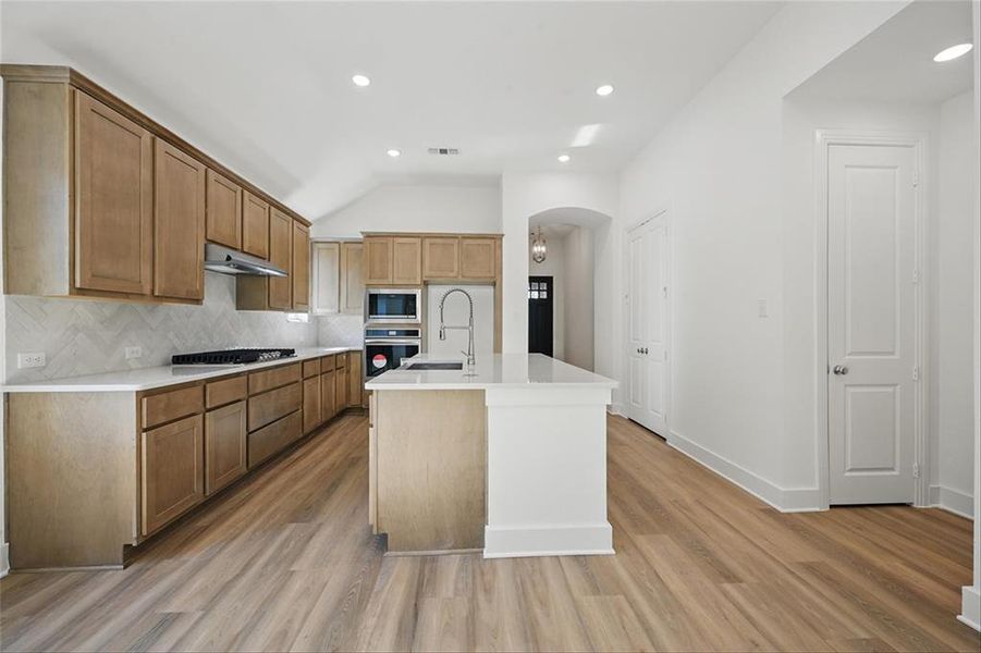 4289SantuaryROYCA004