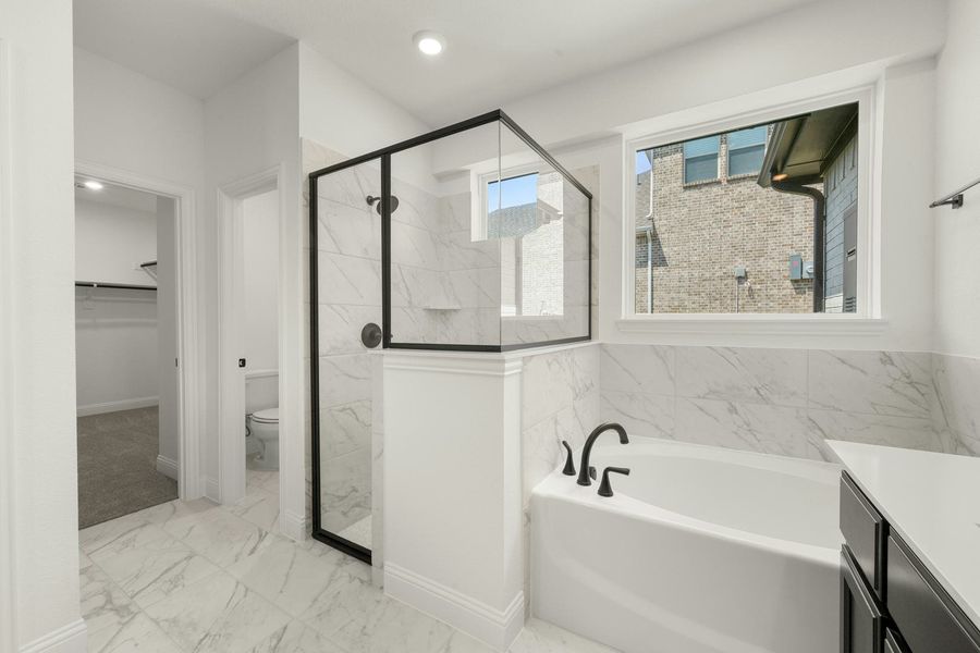 Furnished interior view inside a new home in Kentsdale Farms, DeSoto (Image 15).