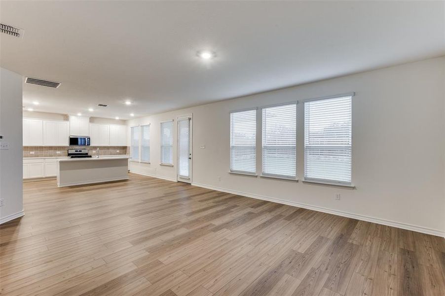 Spacious, unfurnished interior of a new home in Eagle Creek, Denton (Image 24). Spacious, unfurnished interior of a new home in Eagle Creek, Denton (Image 24).