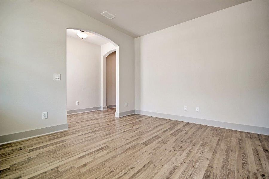 Spacious, unfurnished interior of a new home in Creek Pointe, Moncks Corner (Image 15).