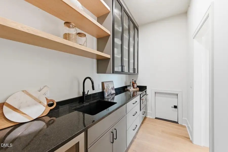 5856 Carriage Gate-40