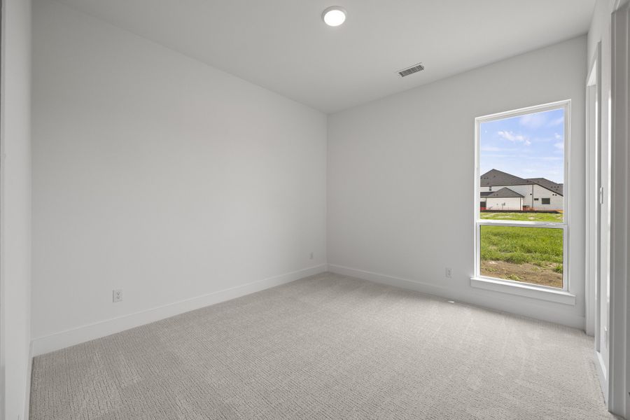 Spacious, unfurnished interior of a new home in Winding Creek, Rockwall (Image 33).