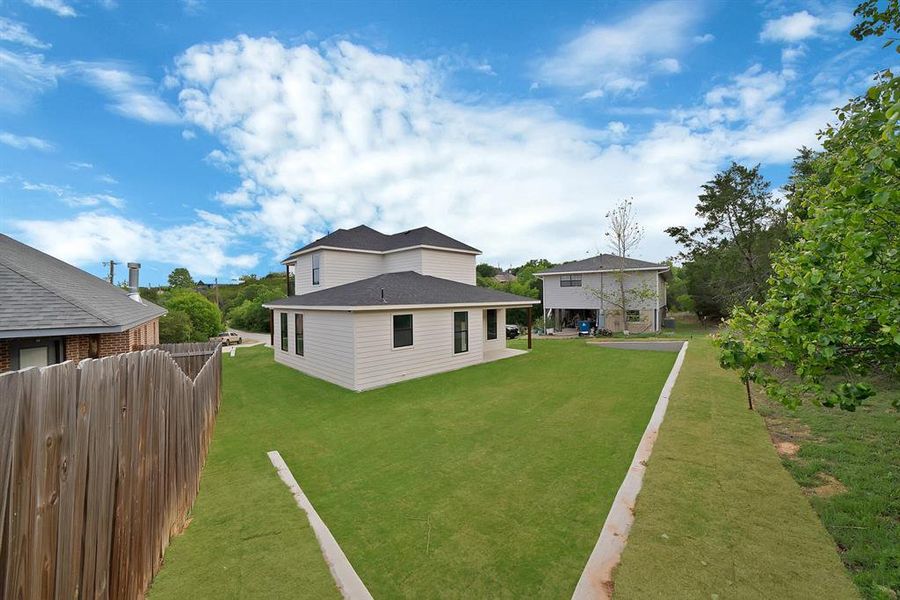 Exterior details and patio area of a home in , Granbury (Image 24).
