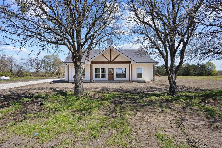 Exterior details and patio area of a home in , Windom (Image 17).