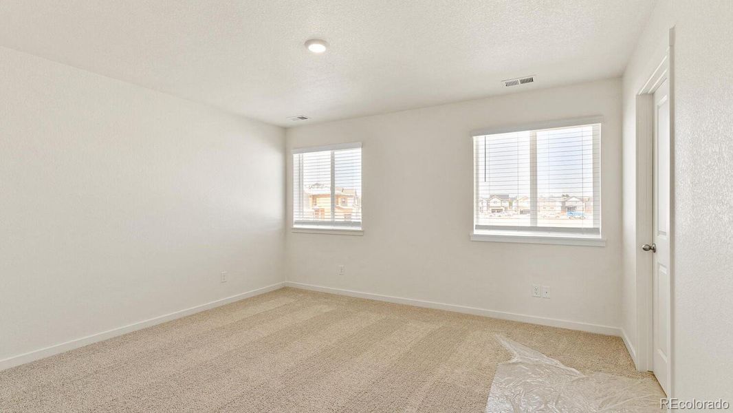 Spacious, unfurnished interior of a new home in The Ridge at Lorson Ranch, Colorado Springs (Image 15).